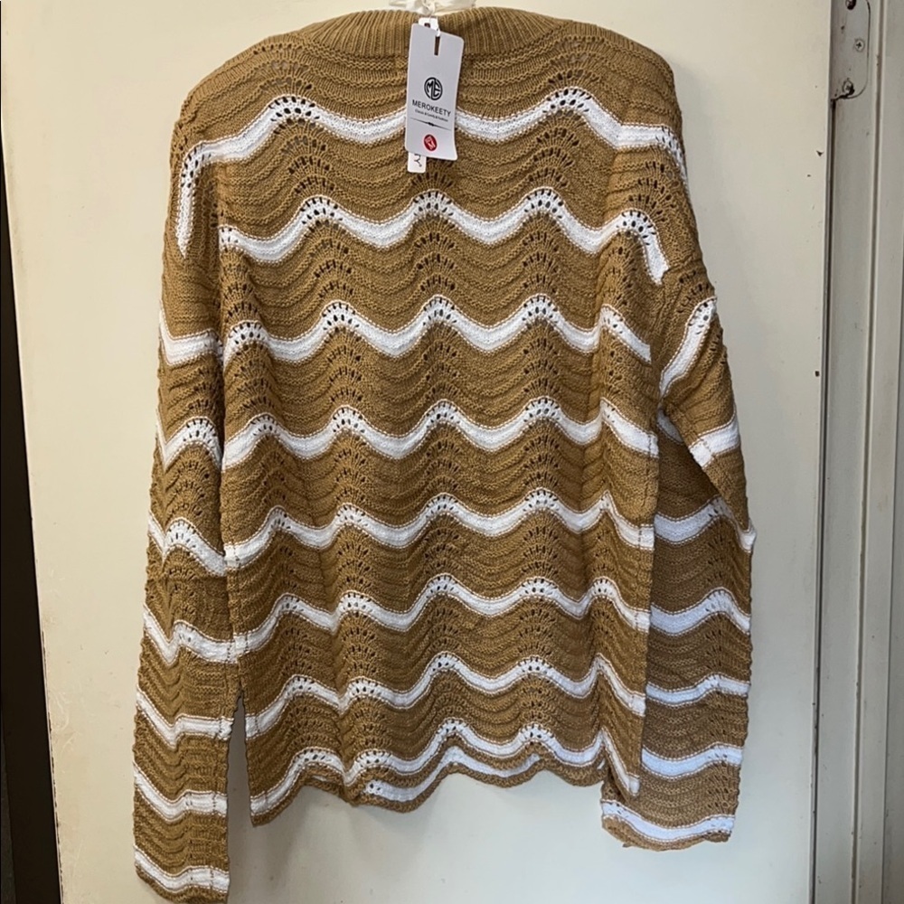 Wave pattern Tan and White Sweater​ - Picture 7 of 8